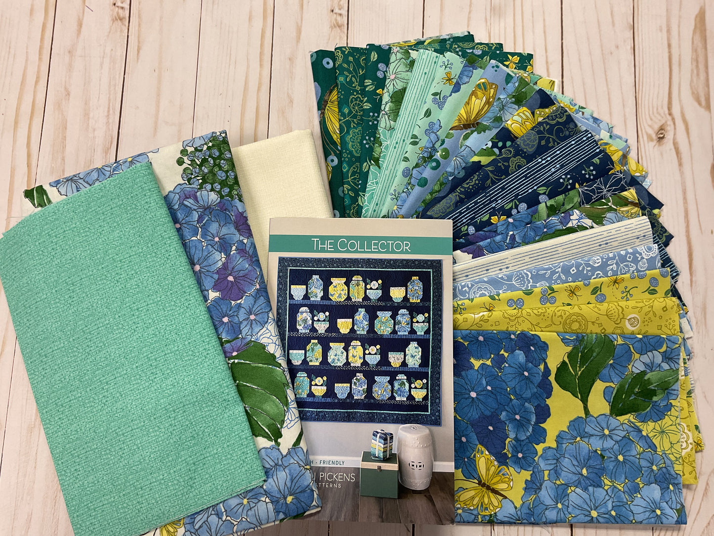 A Quilt Kit of The Collector in Cottage Bleu - Cream background