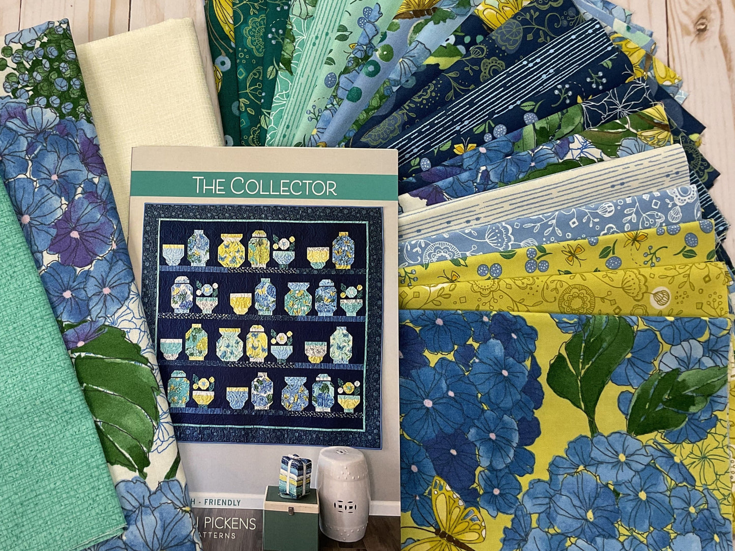 A Quilt Kit of The Collector in Cottage Bleu - Cream background