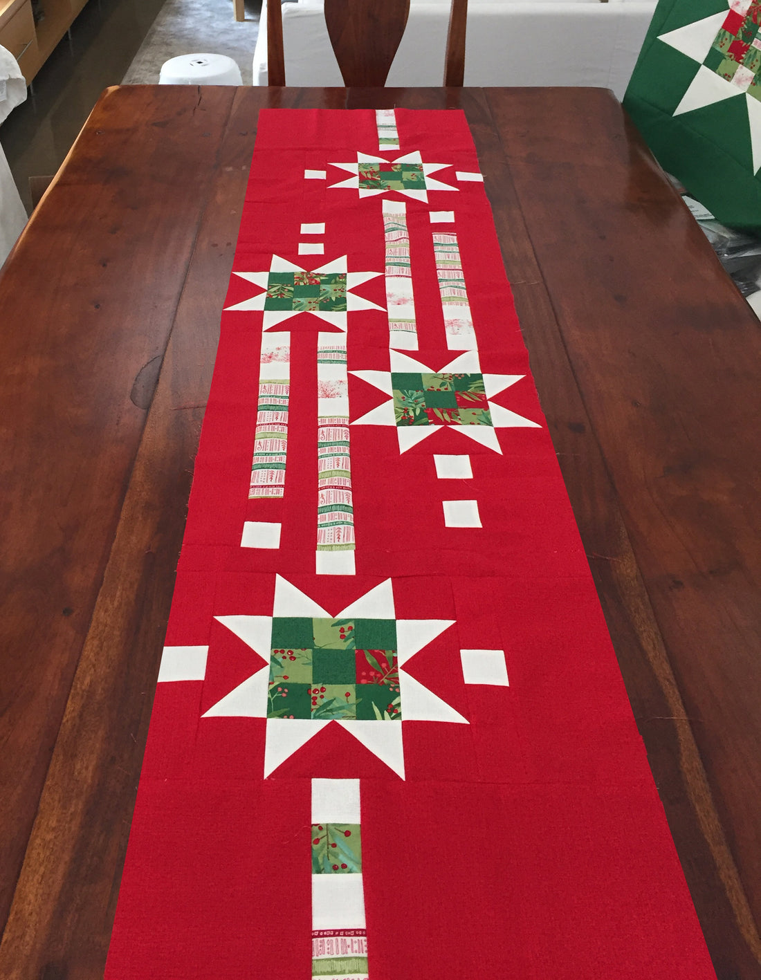 Showering Stars Table Runner and Pillow CoversQuilt Pattern (Printed B ...